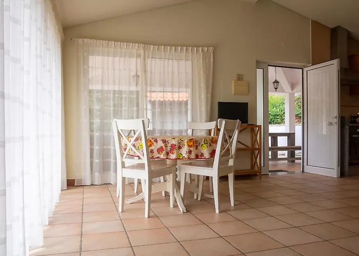 Quiet Casa On Quinta Do Retiro Hébergement de vacances *